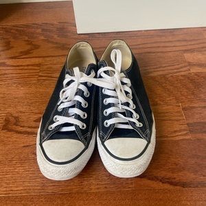 Black low top converse